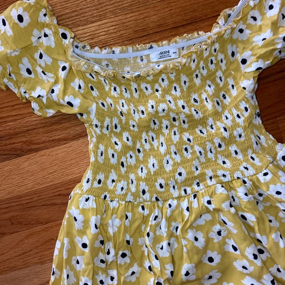 Yellow Floral Sundress 🌻 - Picture 2 of 5